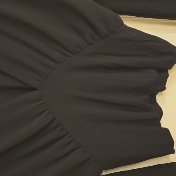 Final Touch v-neck crop top - Picture 3 of 4